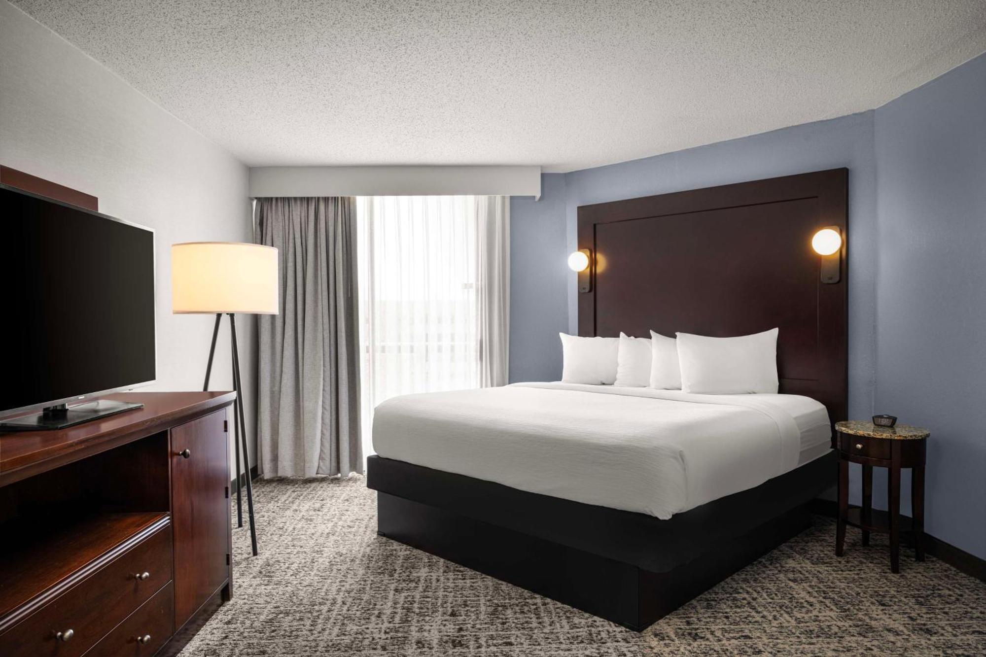 Embassy Suites Birmingham Bagian luar foto
