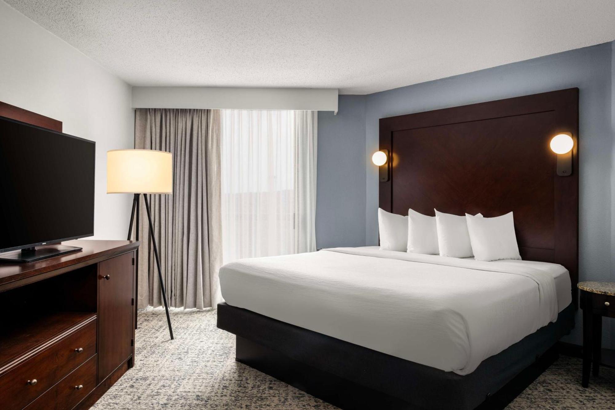 Embassy Suites Birmingham Bagian luar foto