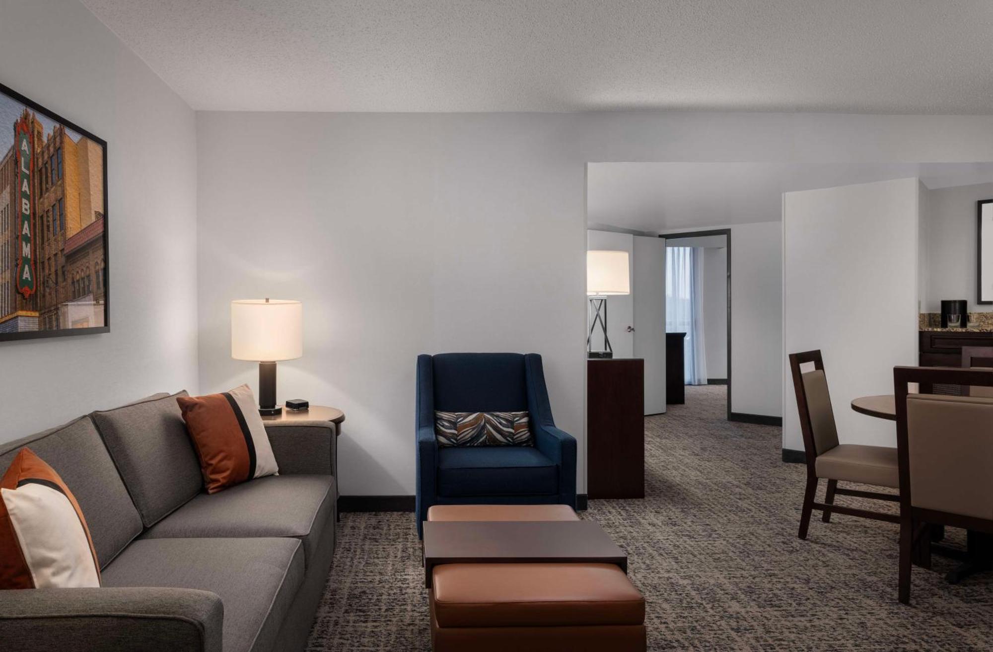 Embassy Suites Birmingham Bagian luar foto