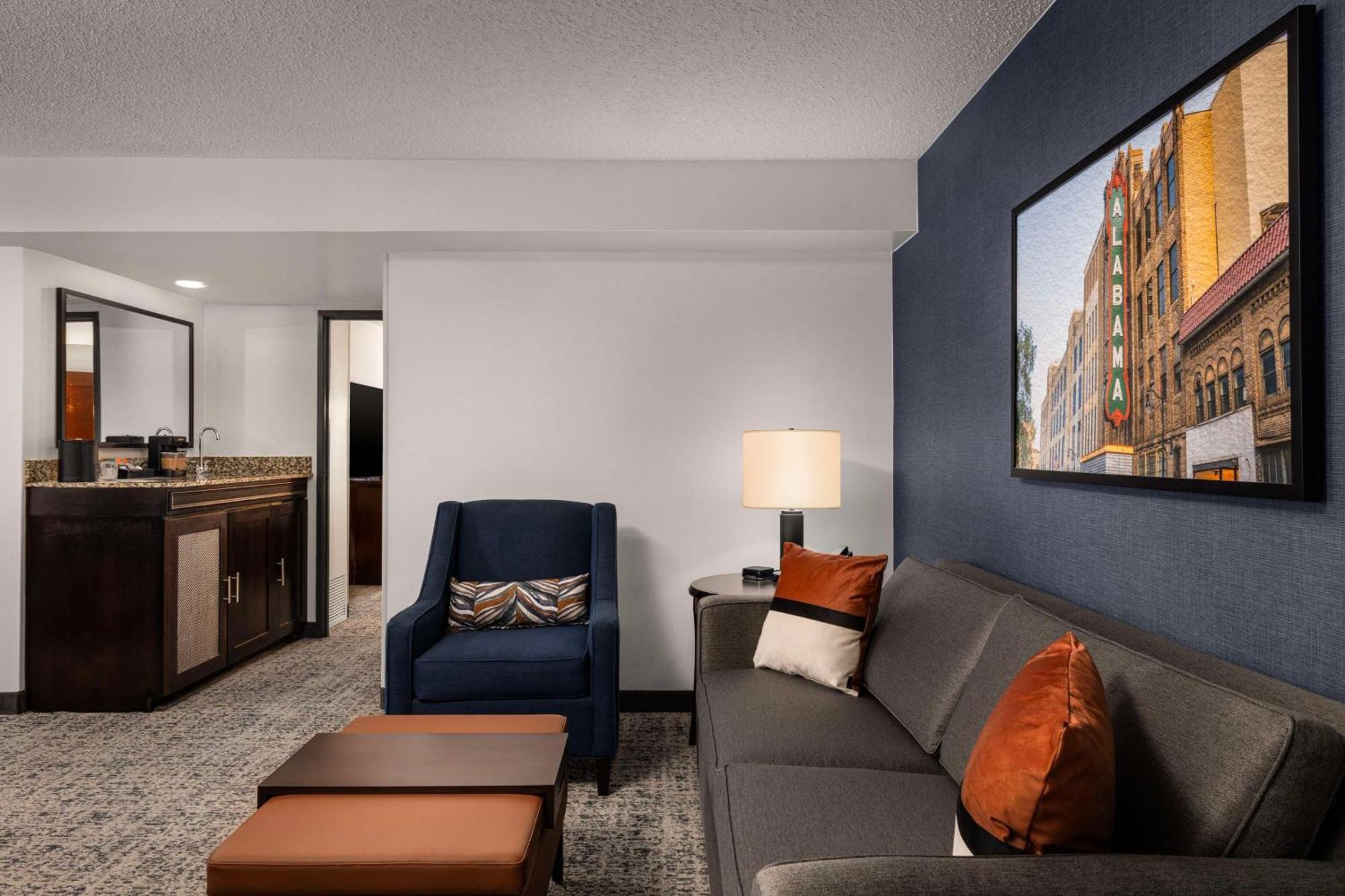 Embassy Suites Birmingham Bagian luar foto