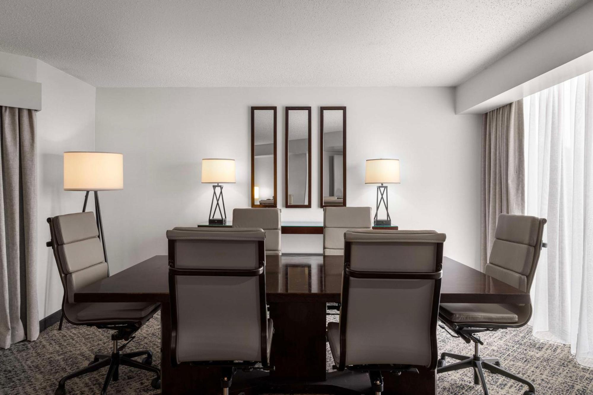 Embassy Suites Birmingham Bagian luar foto