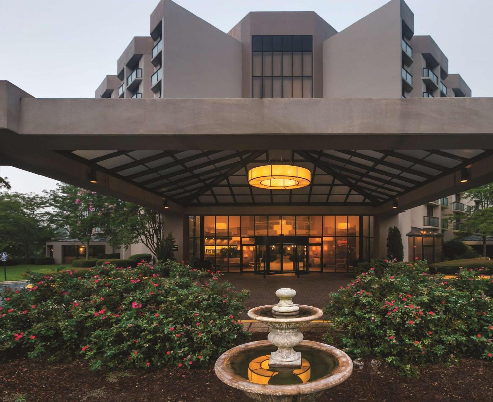 Embassy Suites Birmingham Bagian luar foto